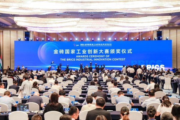 中国引领金砖国家经济合作向“智能制造”转型